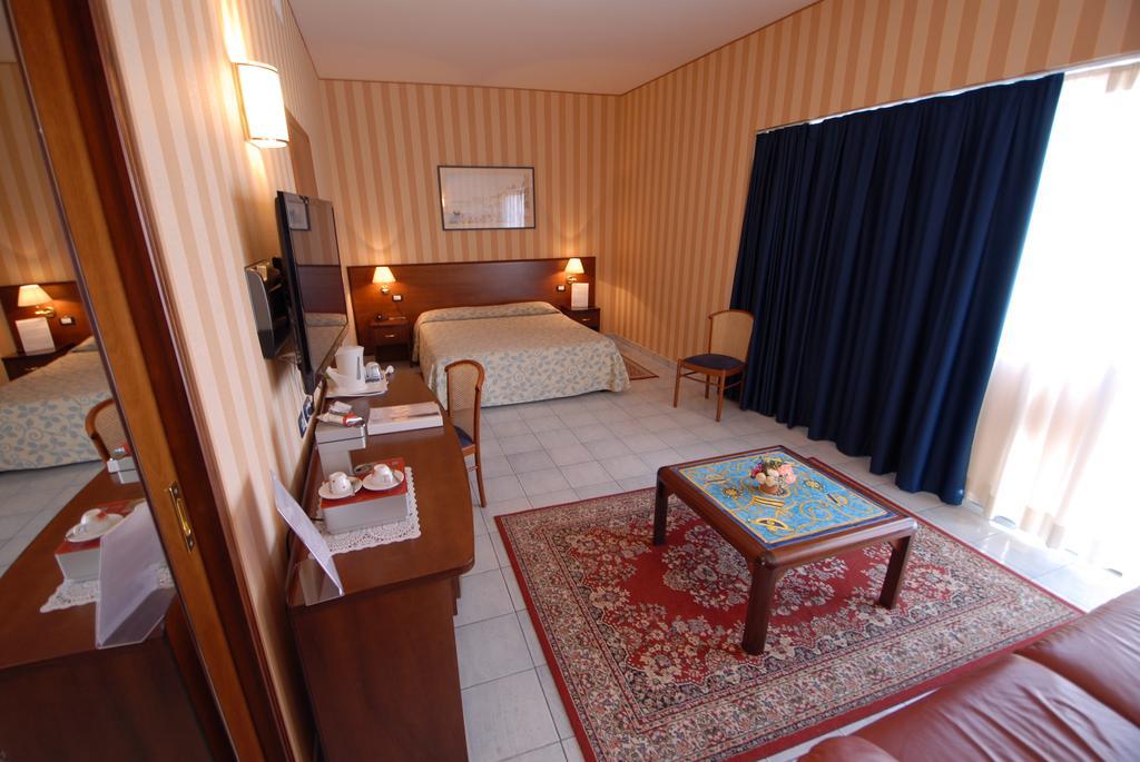 Grand Hotel L'Approdo Terracine Chambre photo